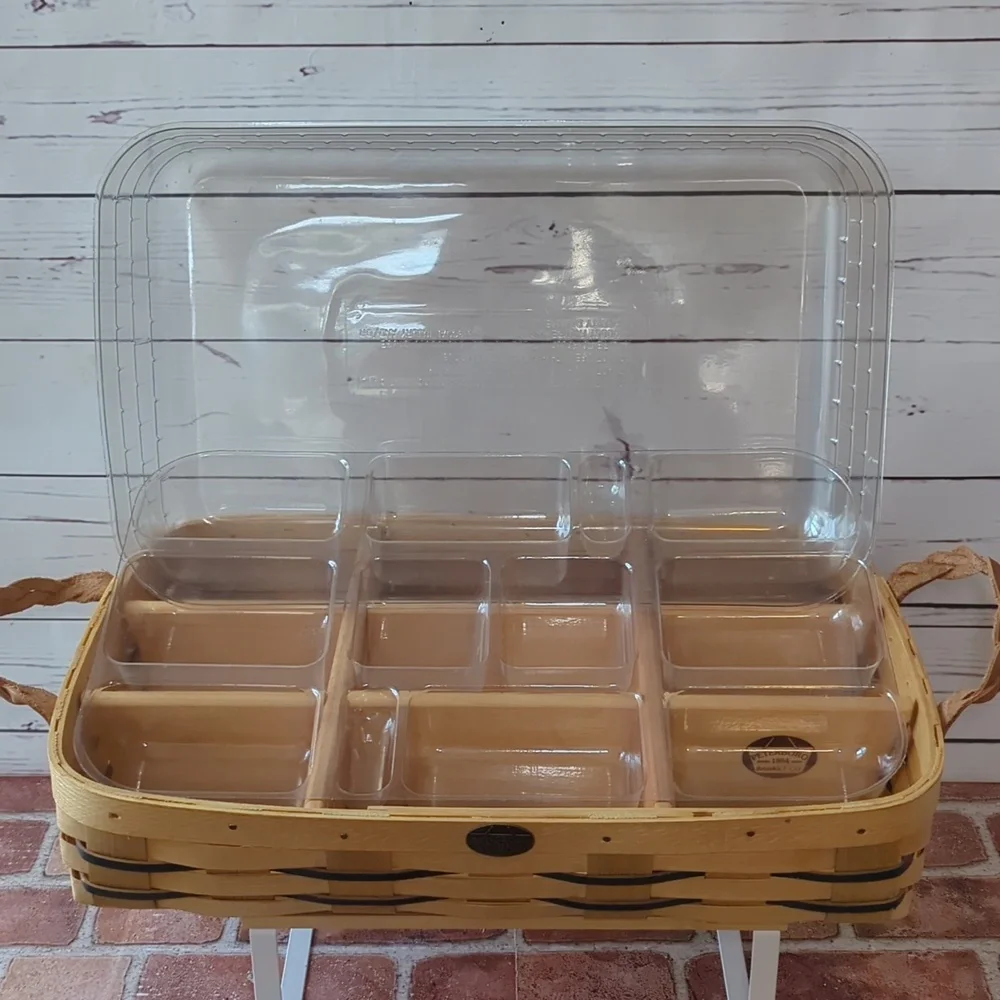 Vintage Peterboro Buffet Picnic Basket with Leather Handles and Dividers‎ Lid